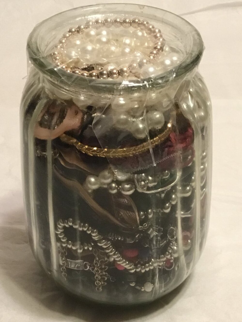 Large and heavy vase filled with lots of good, wearable or resaleable jewelry - Picture 4 of 16